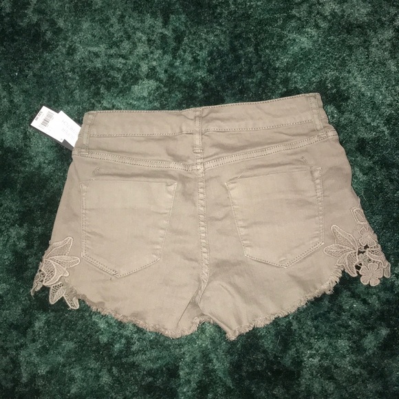 Olive green jean shorts with side detailing - Picture 2 of 2